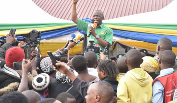 TRENI YA KWANZA YA ABIRIA YAWASILI JIJINI ARUSHA BAADA YA ZAIDI YA MIAKA 30
